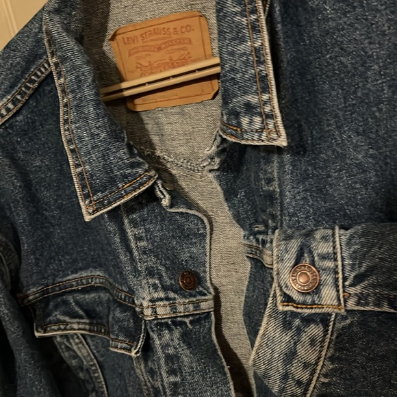 Size large Levi’s denim jacket, Excellent condition. Clean smoke free. - Picture 6 of 13